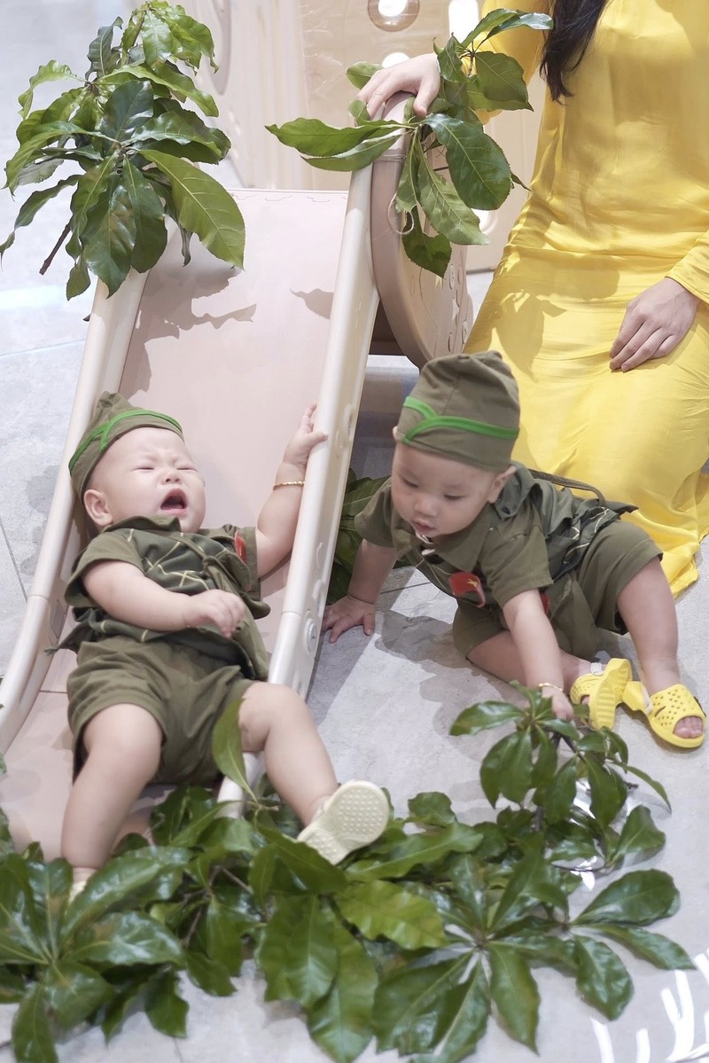 “Tan chay” khoanh khac doi thuong cua Phuong Oanh va cap song sinh-Hinh-7