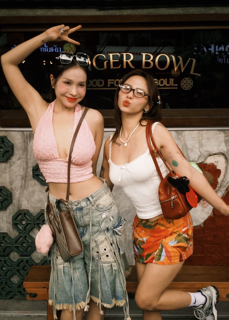 Hot face sao Viet: Hoa hau Bao Ngoc dien vay vang lap lanh-Hinh-8