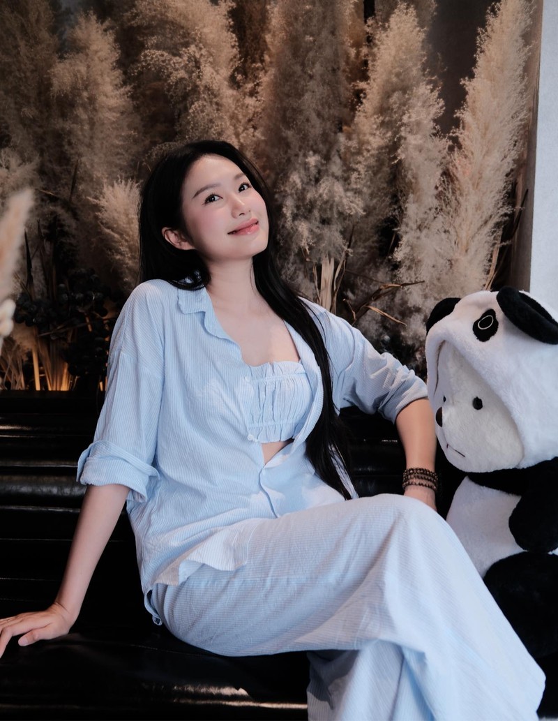 Hot face sao Viet: Huyen Lizzie mac vay ngan goi cam di du lich-Hinh-8
