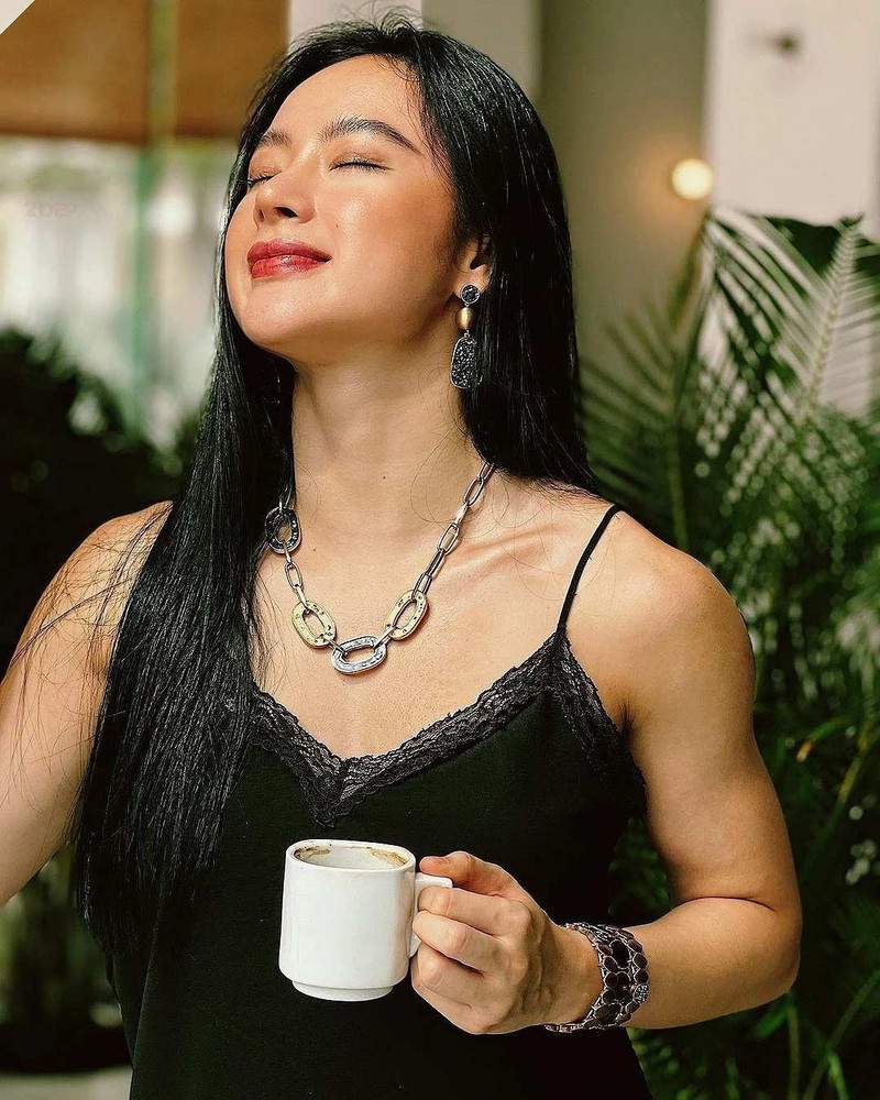 Angela Phuong Trinh khoe than hinh 