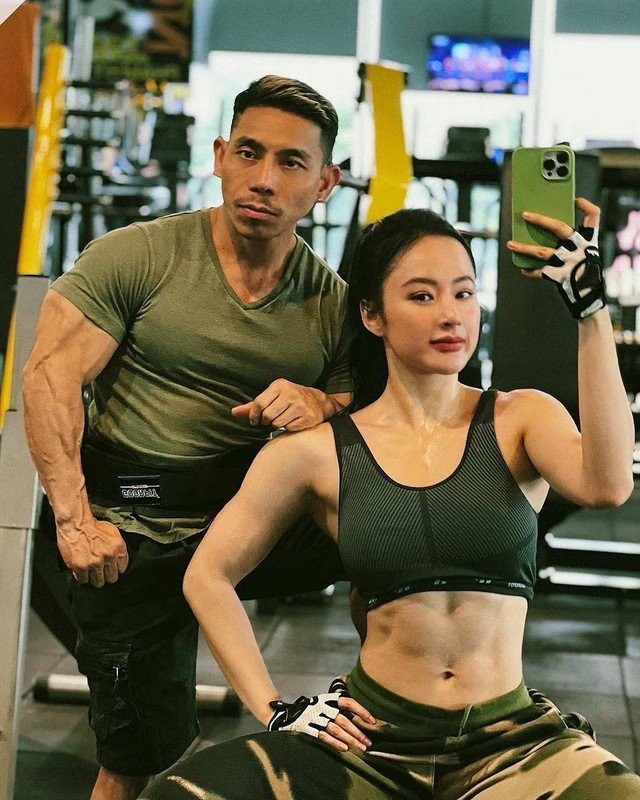Angela Phuong Trinh khoe than hinh 