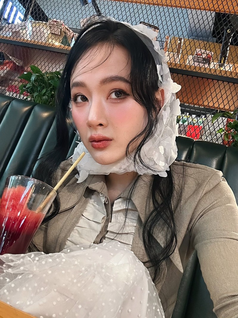 Angela Phuong Trinh khoe than hinh 