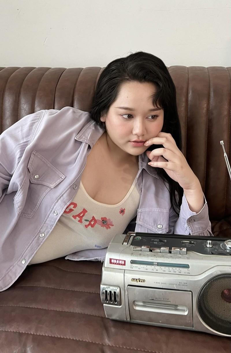 Hot face sao Viet: H'Hen Nie khoe goc nghieng voi chiec cam nhon-Hinh-4