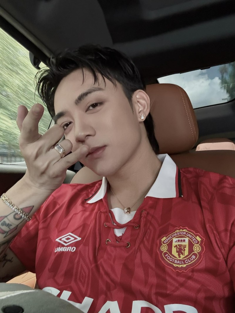 Hot face sao Viet: H'Hen Nie khoe goc nghieng voi chiec cam nhon