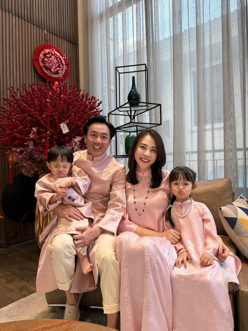 Con gai Dam Thu Trang hoa “my nhan nhi” voi toc mai thua