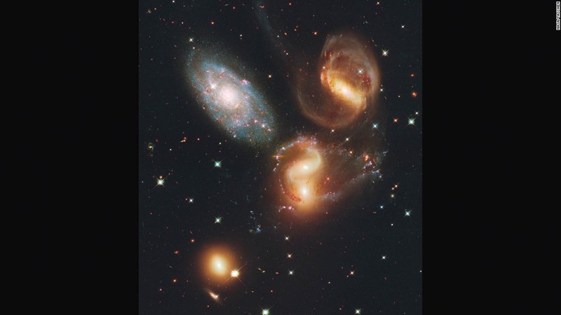 Ve dep khong gian cuc an tuong qua kinh vien vong Hubble-Hinh-17