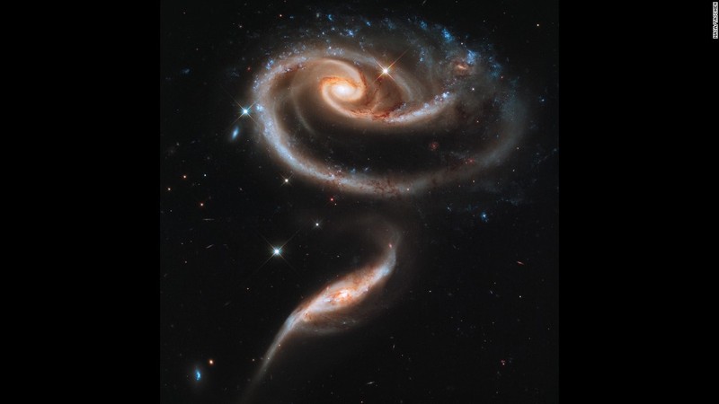 Ve dep khong gian cuc an tuong qua kinh vien vong Hubble-Hinh-18
