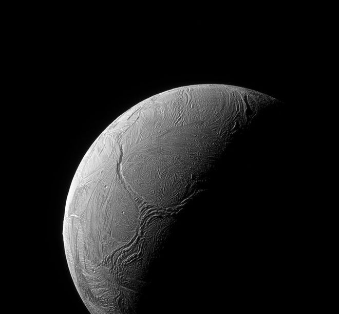 To mo voi chu Y khong lo tren Mat trang Enceladus