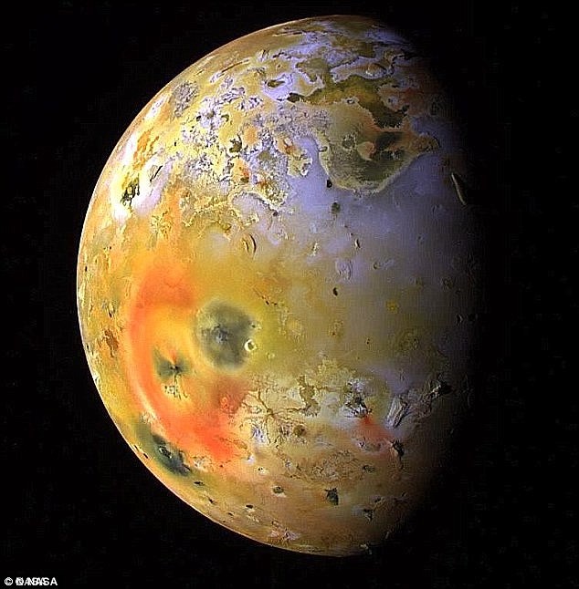 Cai bong sao Moc khien mat trang Io 