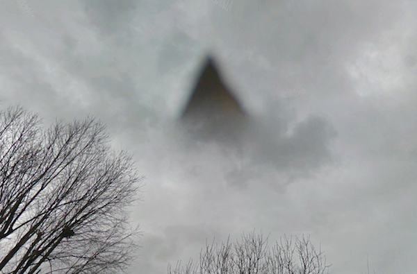 UFO tam giac den khong lo lot vao ong kinh Google Street View-Hinh-2