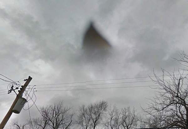 UFO tam giac den khong lo lot vao ong kinh Google Street View-Hinh-3