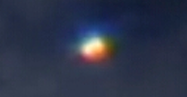 Vat the giong UFO cau vong luon lo quanh Tram vu tru ISS-Hinh-2