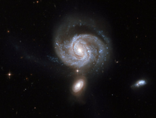 Phat hien lo den "quai vat" trong thien ha xoan oc NGC 7674