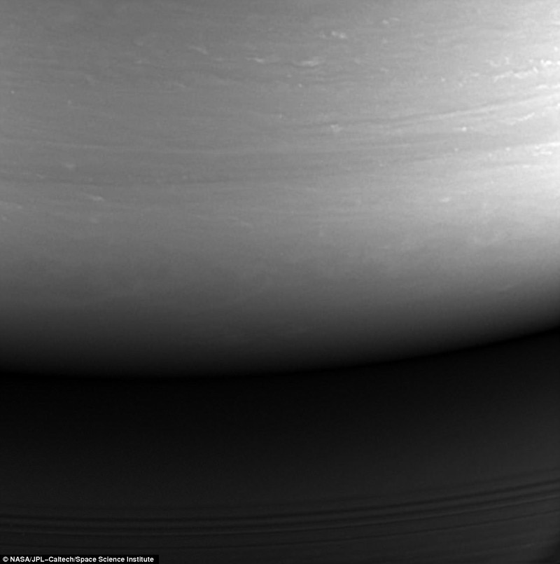 Anh "nong hoi" ve mat trang sao Tho do Cassini chup truoc khi tu sat-Hinh-3