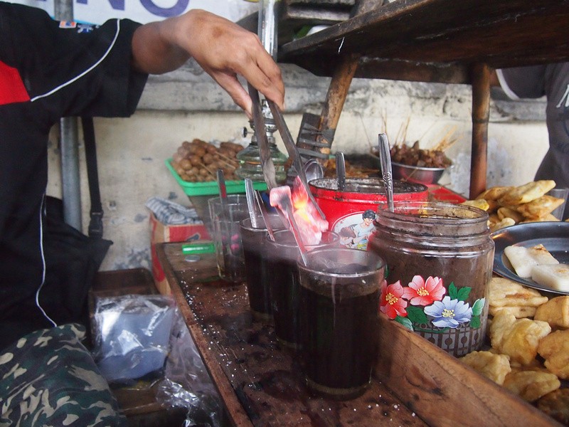 Kinh di thu uong cafe chua ca cuc than nong do ben trong-Hinh-5