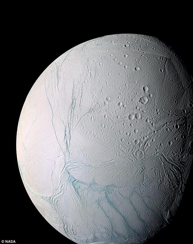 Phat hien bat ngo ve vi khuan tren Mat trang Enceladus