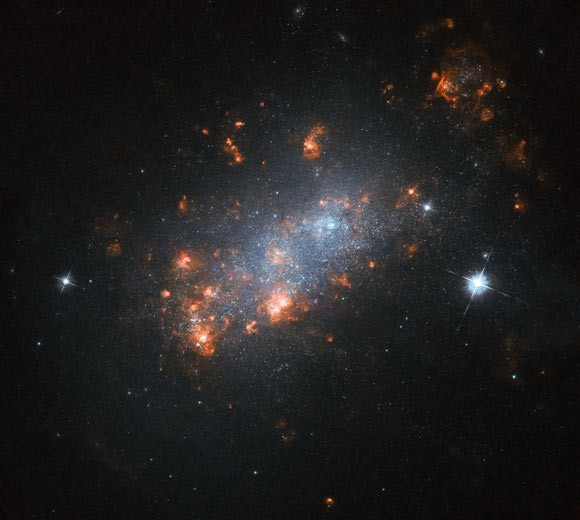 Bat ngo kham pha moi thien ha lun co don NGC 1156