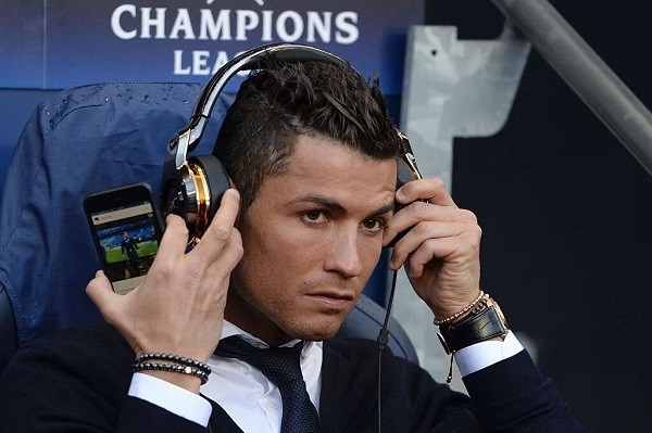 Cristiano Ronaldo cach ly vi Covid-19, muon MXH gui “tam thu” den fan-Hinh-7