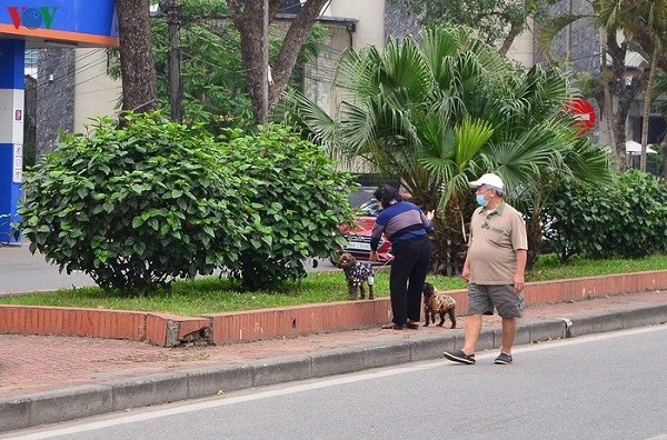 Duong xe buyt thanh noi the duc, nguoi Ha Noi van chu quan truoc dich-Hinh-7