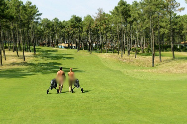 San golf tren bang, giua bien doc la khong tuong