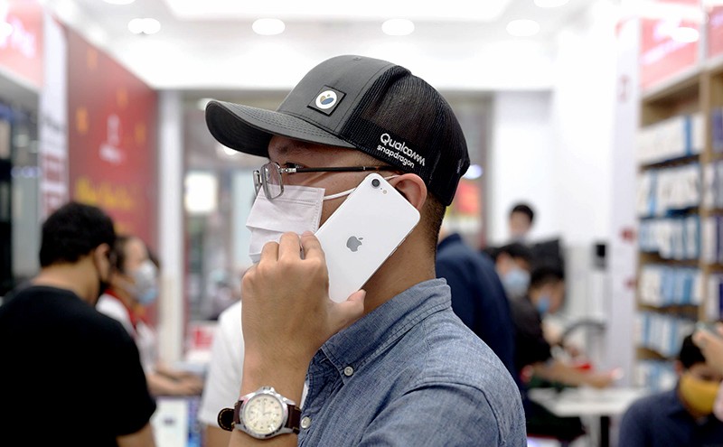 iPhone SE 2020 “cap ben” Viet Nam: Fan Tao noi gi?-Hinh-4