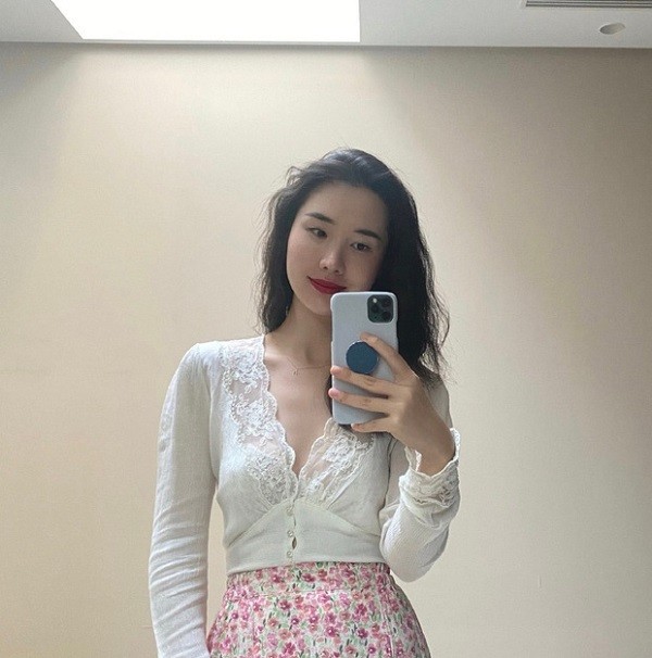 Vo dep nhu hoa hau khui vu chu tich Taobao ngoai tinh kieu nu 8X-Hinh-2