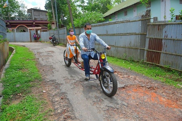 Doc dao phien ban xe gian cach xa hoi, virus corona cung phai “xin thua”-Hinh-11