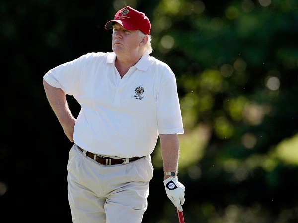 Tong thong Donald Trump so huu hang chuc san golf tren The gioi