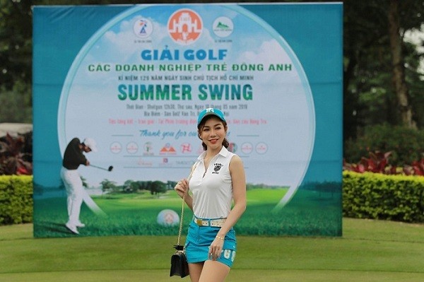 A hoang Golf Queen Hai Anh khoe body 