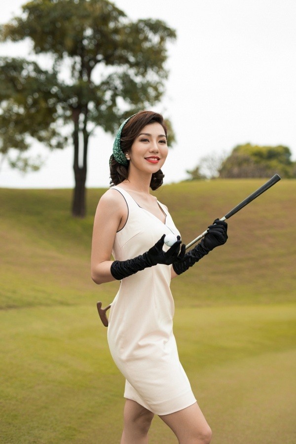 A hoang Golf Queen Hai Anh khoe body 