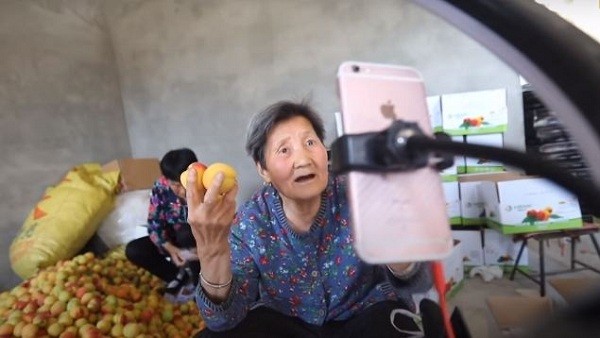 Ba Tan Vlog “made in Trung Quoc” chi livestream ban mo cung hut trieu view-Hinh-2