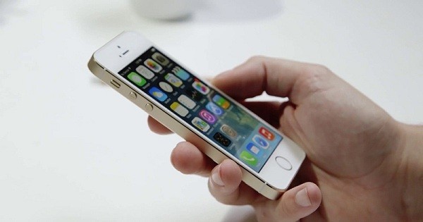 Tai sao iPhone 5S mat van tay xuong gia tham chi 500.000 dong?-Hinh-10