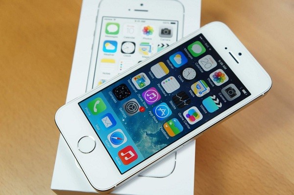 Tai sao iPhone 5S mat van tay xuong gia tham chi 500.000 dong?-Hinh-11