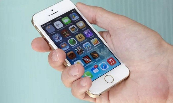 Tai sao iPhone 5S mat van tay xuong gia tham chi 500.000 dong?-Hinh-8