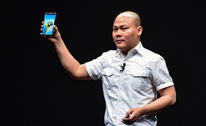 CEO Nguyen Tu Quang “buc xuc” khi Bphone bi danh dai dang