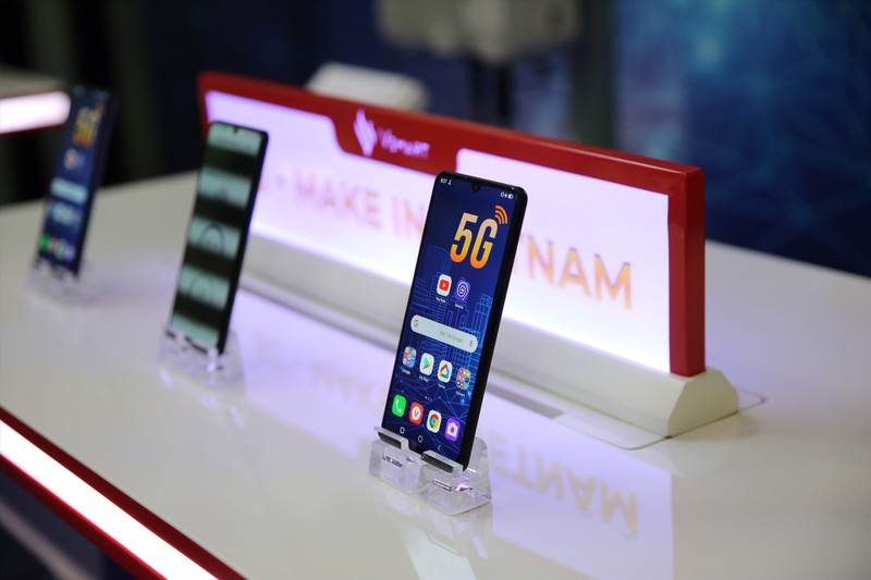 Can canh Smartphone 5G dau tien cua Viet Nam-Hinh-11