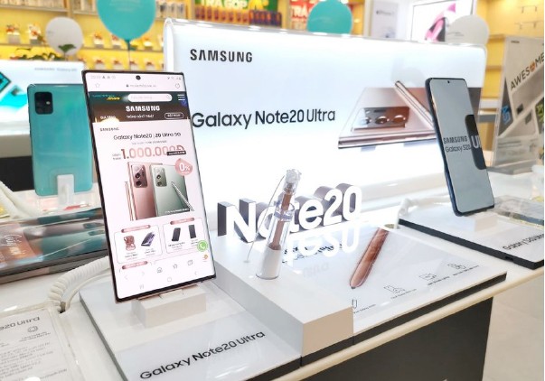 Galaxy Note 20 se duoc “tra hang” cung tai nghe Buds Live sanh dieu