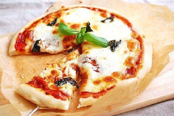 Tro tai lam banh pizza margherita thom ngon ngay tai nha