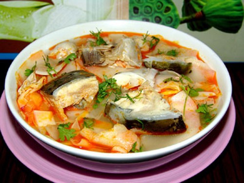 Canh chua ca hoi – mon an vang cho nguoi tim mach