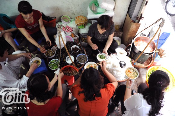 Chon quan bun oc ngon Ha Noi doi vi ngay he-Hinh-2