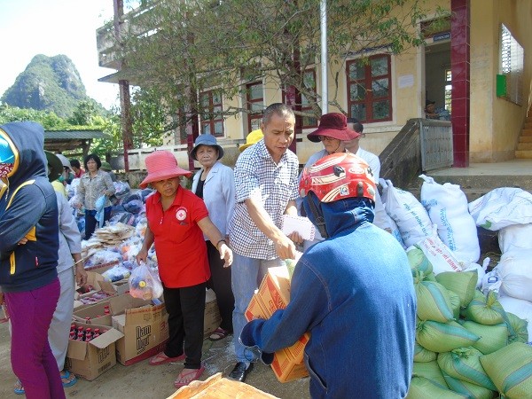 Lam gi de tranh ngo doc thuc pham trong mua mua lu?