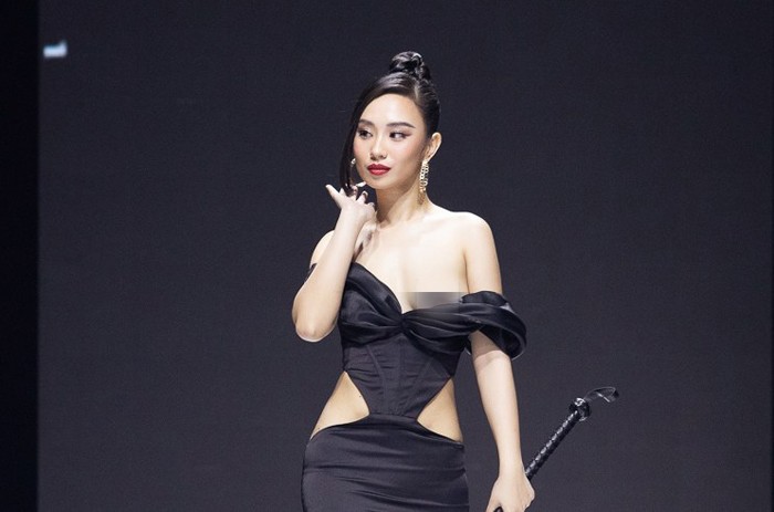 Hoa hậu Hương Trà LỘ VÒNG 1 trên sàn catwalk tại Tuần lễ thời trang Quốc  tế Việt Nam 2020  YouTube