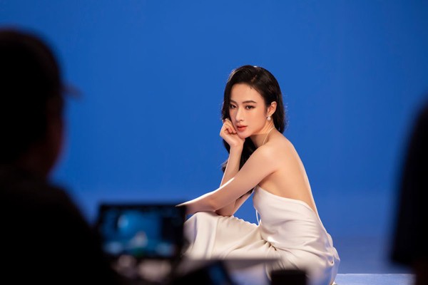 Lien tuc an mac sexy, Angela Phuong Trinh “lot xac” khac la (TS)-Hinh-5