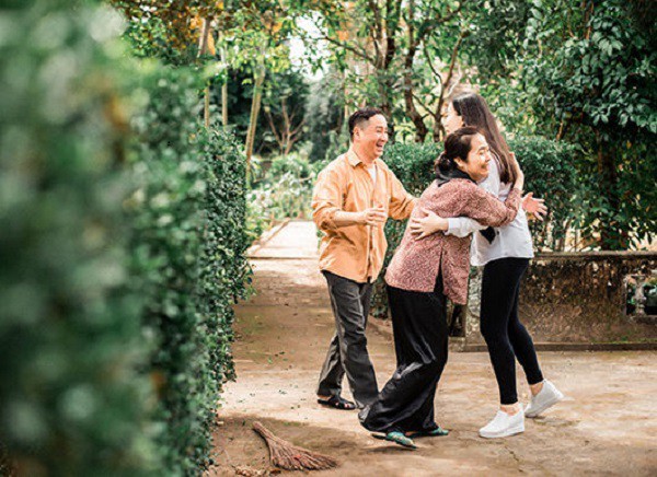 Chong chu dong de nghi toi ve que an Tet de lam dieu ghe tom nay