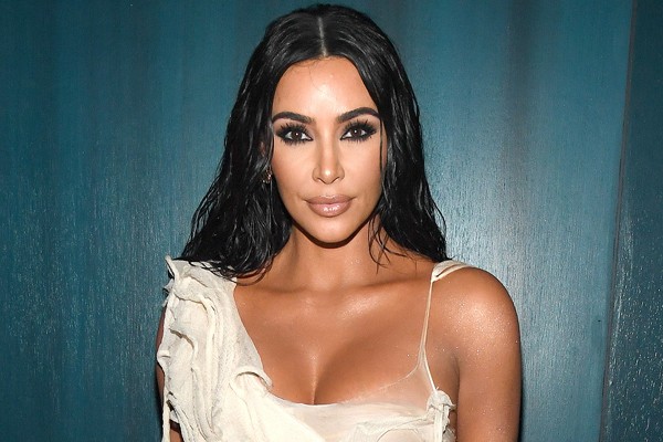 Kim Kardashian hoi han, hoa hau Julia Ho lai “dam me” duong da bang mau-Hinh-11