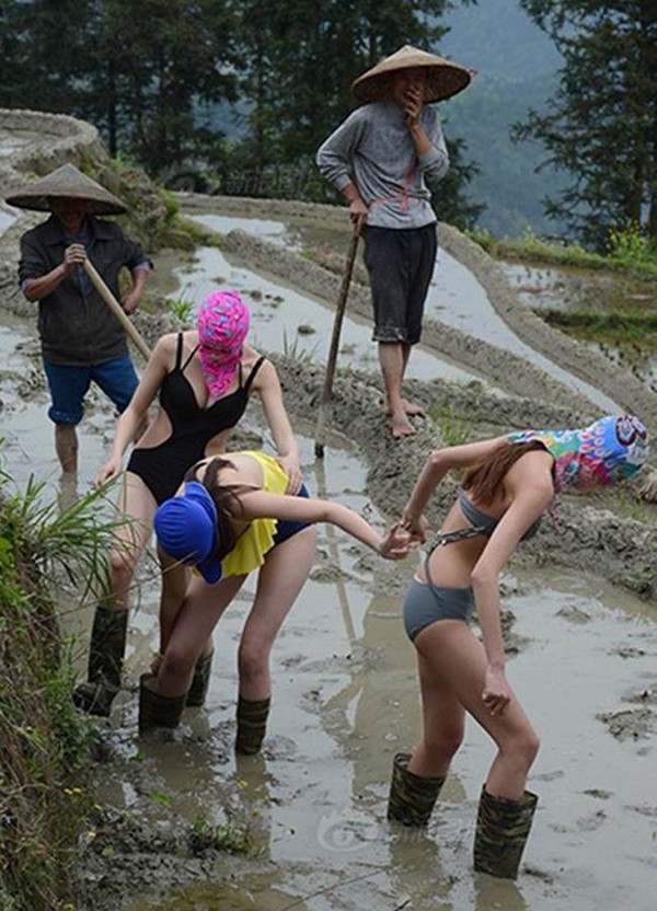 Giat minh phong cach mac bikini loi ruong khoe than “lac que”-Hinh-6