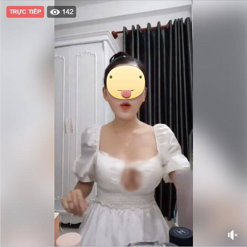 Ban hang online mua dich, my nhan tien the khoe body cang mong-Hinh-2