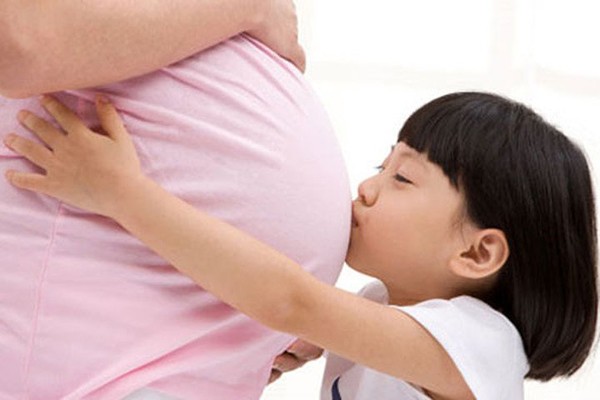 Khac biet khi mang thai lan thu 2, bo lo me bau se hoi han-Hinh-2