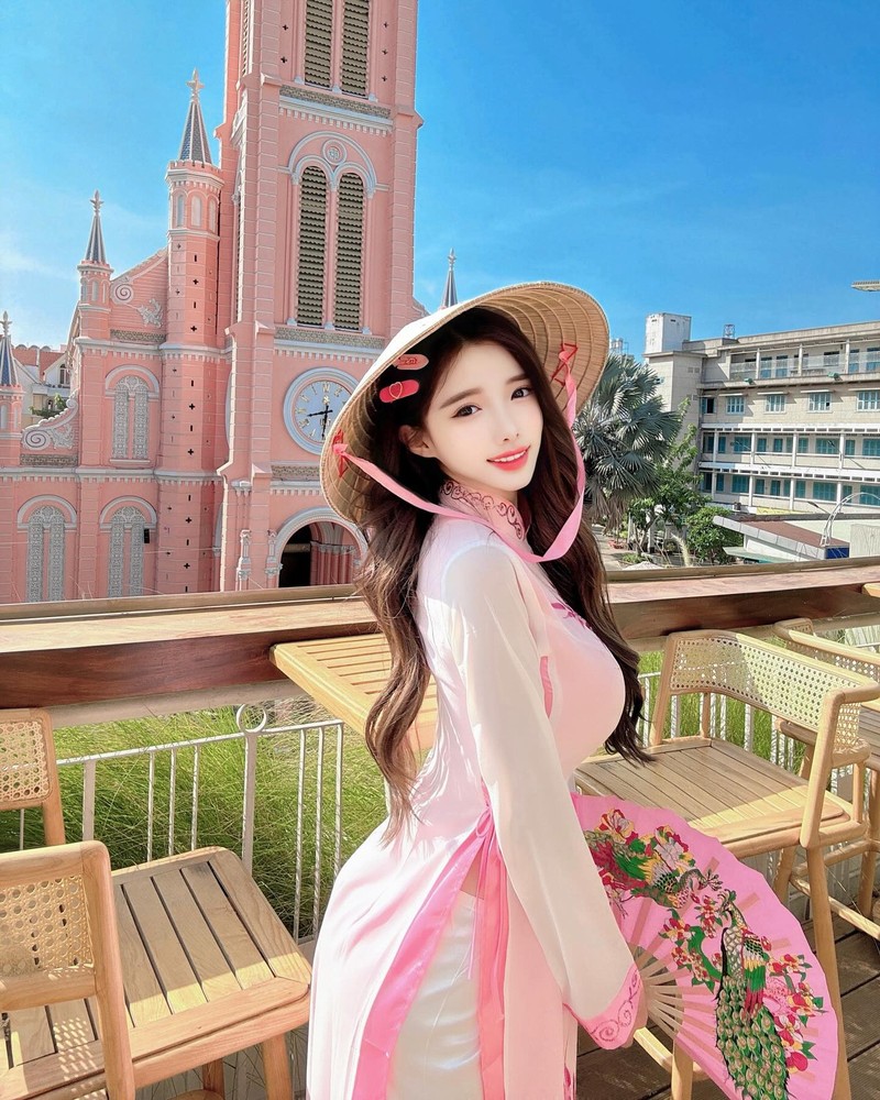 Mac ho muon noi, hot girl Singapore bat ngo dien ao dai hut mat-Hinh-12