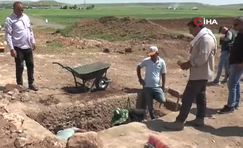 Vi sao lang mo La Ma co duoc canh gac boi 2 dau bo?-Hinh-2
